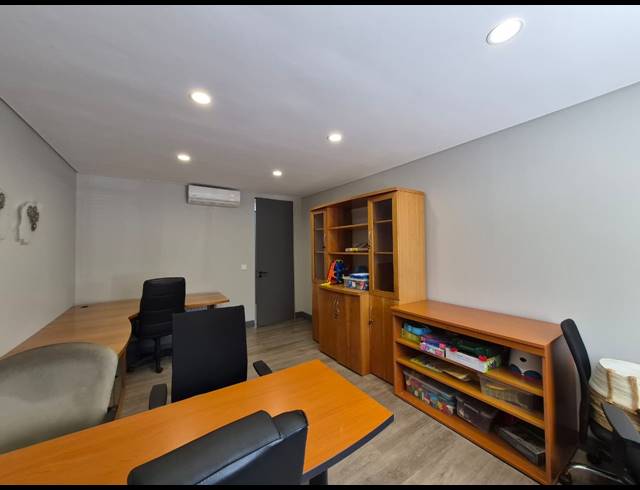 20M² OFFICE TO LET IN DUNKELD WEST